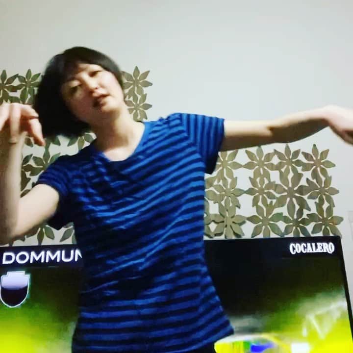 野本かりあのインスタグラム：「‪グシャグシャに踊ってる。‬ ‪with ルカ（無理やり）‬ クーラーつけた。 ‪＃DOMM‬UNE」