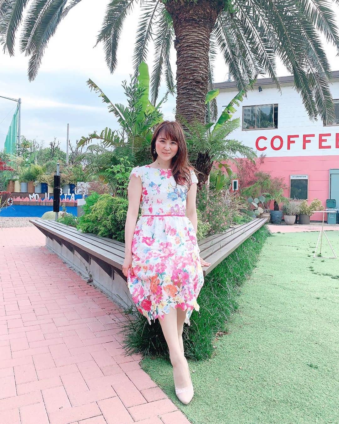Miku Hirata 平田未来さんのインスタグラム写真 - (Miku Hirata 平田未来Instagram)「少し前の写真です💐  連休後半はバテてきて、暑い日もあったので ぐったりしていました笑😅  緊急事態宣言が、5月末まで延長とのことですね🏫  子供にとっても早く再開して欲しいなと思うこの頃です💐  #シェアグリーン南青山 #sharegreenminamiaoyama #flowergarden #greengarden #minamiaoyama #minatoku  #stayhome #keepdistance #parkwalk」5月5日 19時36分 - miku.hirata