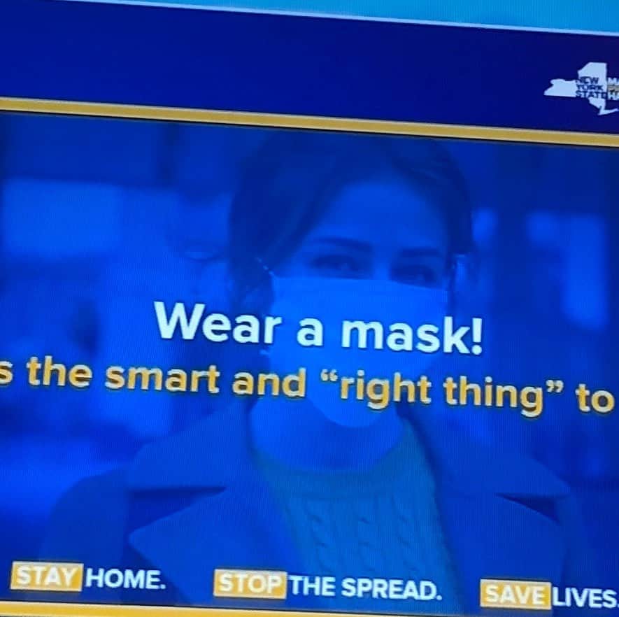 メアリー・マクドネルのインスタグラム：「here’s my add! WEAR A FUCKING MASK PEOPLE!😌」