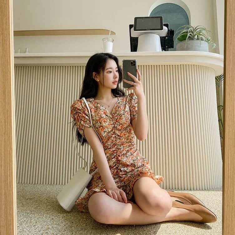 Chuuのインスタグラム：「은은한 플라워나염으로 예뻐보인다고 하는데요~🧡🌸 예쁜상품은 다 알아봐주시네요😘 #chuuseoul」