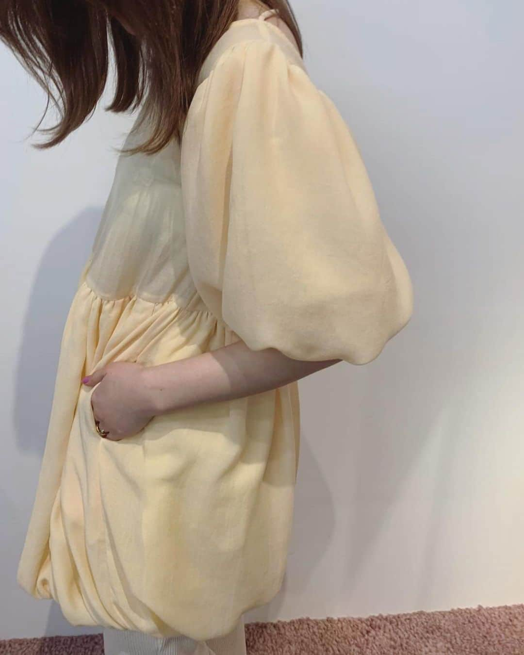 HONEY MI HONEY OFFICIALさんのインスタグラム写真 - (HONEY MI HONEY OFFICIALInstagram)「backribbon balloon tunic ¥15,000→¥13,500 wh.pk.yel freesize 今なら10%off!  ガーゼの様な優しい風合いのシフォンを使ったミニワンピ 袖と裾にボリュームを持たせたバルーンライン バックスタイルはU字に大きく開け、二本のリボンをポイントに 85cm丈なのでボトムと合わせても◎  @honeymihoney_official  @honeymihoney_style  #HONEYMIHONEY #表参道 #原宿 #心斎橋 #时尚 #我的最愛 #ハニーミーハニー #tokyo #osaka #outfit #fashion」5月5日 20時04分 - honeymihoney_official