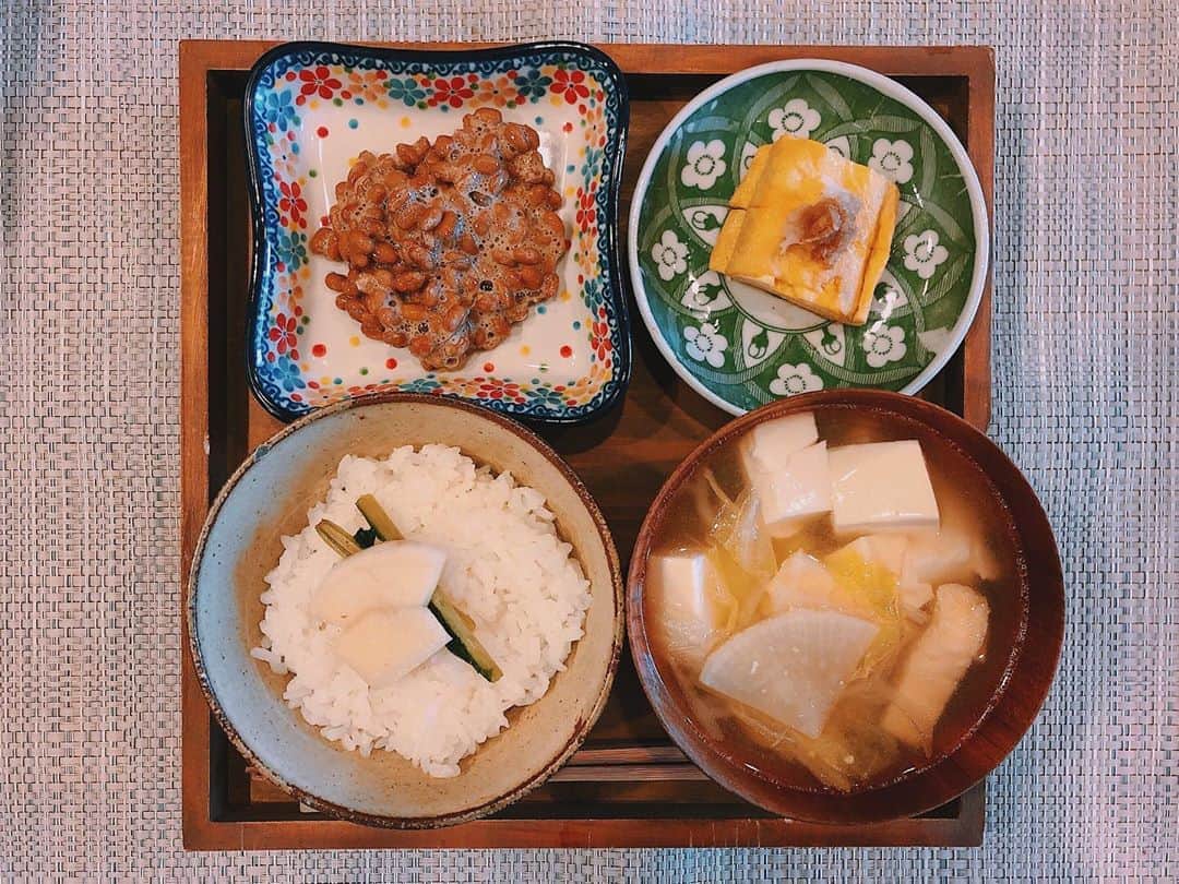 林田岬優さんのインスタグラム写真 - (林田岬優Instagram)「ラーメンを二日連続で食べた次の日には、身体が和食を欲していました。😂😊 3寸くらいの小さな小鉢、集めてみようかな🏵」5月5日 20時12分 - miyu_hayashida