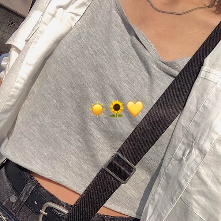 kazuki youdaのインスタグラム：「天気よかったのに急に雨☔️ あしたは晴れるといーね🌻☀️🎏 .  インスタ見てたらこどもの日の 投稿多くてほっこり癒されてる🥰💗 昨日見てたちっちゃい頃の姉妹写真👭 こんなぎゅーってしてくれなく なったのはいつからだろうww」