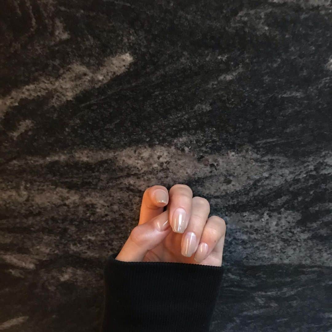 のインスタグラム：「#NEWNAIL ⛓  いろいろやりたいデザインあるけどついついシンプルになってしまう😐😐😐 次は凝ったのにしようかな〜💜 #STAYHOME」