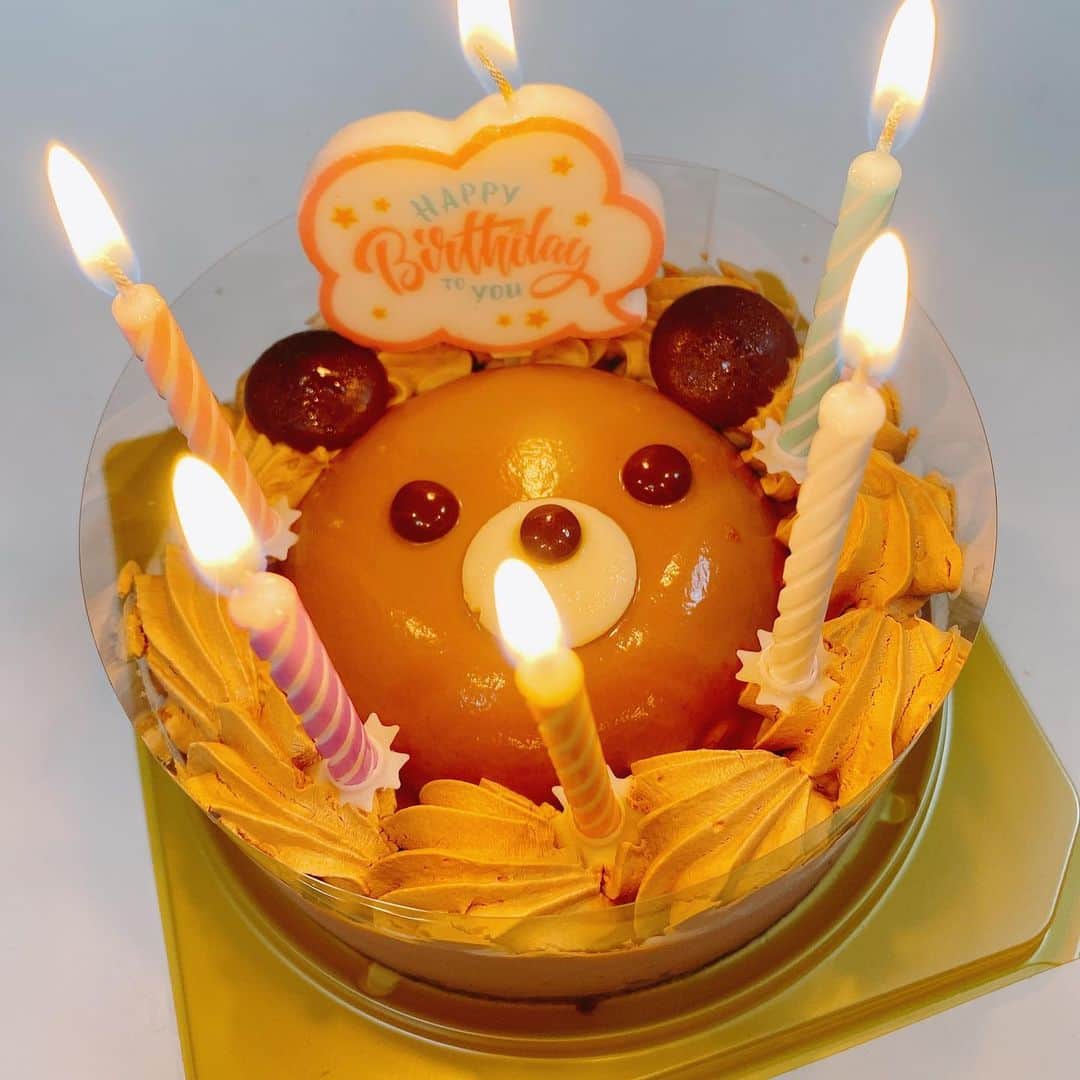 こまけいこのインスタグラム：「帰ってきたら娘が買ってきてくれてました🐻  こんな時だけどとてもいい誕生日でした✨ 一生忘れないでしょう。  #子供の日なので子供の日用ケーキ #誕生日 #いい歳なっても子供の日」