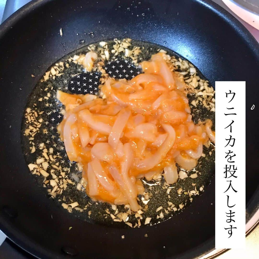 DELISH HACKS - デリッシュハックス︎さんのインスタグラム写真 - (DELISH HACKS - デリッシュハックス︎Instagram)「. 騙されたと思って一度試して欲しい。 外で食べたあの味を再現したくて ヘビロテしてるおつまみ。 . 投稿を保存して作ってみてください！ . ▼材料 生クリーム 　200ml ウニイカ 　110g（1つ） 醤油 　小さじ1 ニンニク 　1かけ オリーブオイル　大さじ1〜2 きざみ海苔 　少々 . ※お好みで粒ウニを追加するとさらにおつまみになります。」5月5日 21時28分 - chin.renjiro