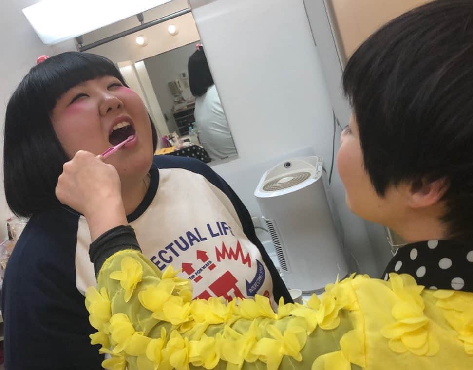 酒井藍さんのインスタグラム写真 - (酒井藍Instagram)「. 山田花子姉さんに歯を磨いてもらった時の写真です。 この時、31歳です。 また、花子姉さんに歯を磨いてもらえますように🙏」5月5日 21時45分 - sakaiaisakaiai