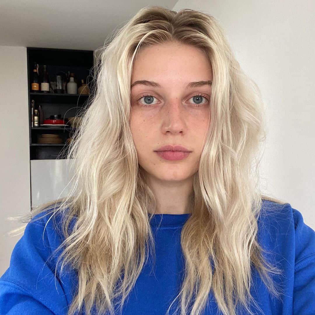Nora O´Neilのインスタグラム：「Usually a natural blonde」