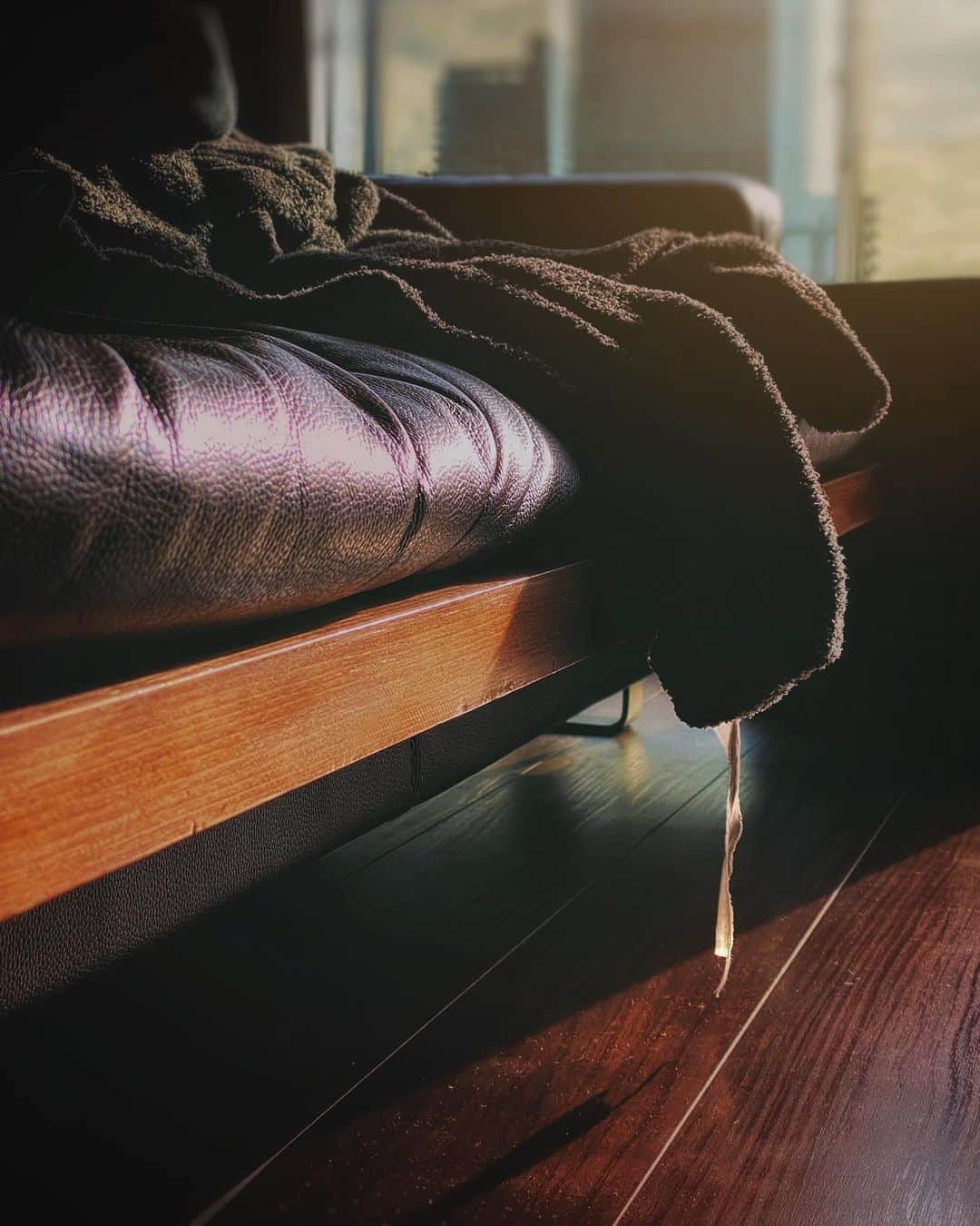 ima_ju / Jun Iのインスタグラム：「: : The Time So Far is a Good Time : : Thanks Sofa / #stayhome . : : :」