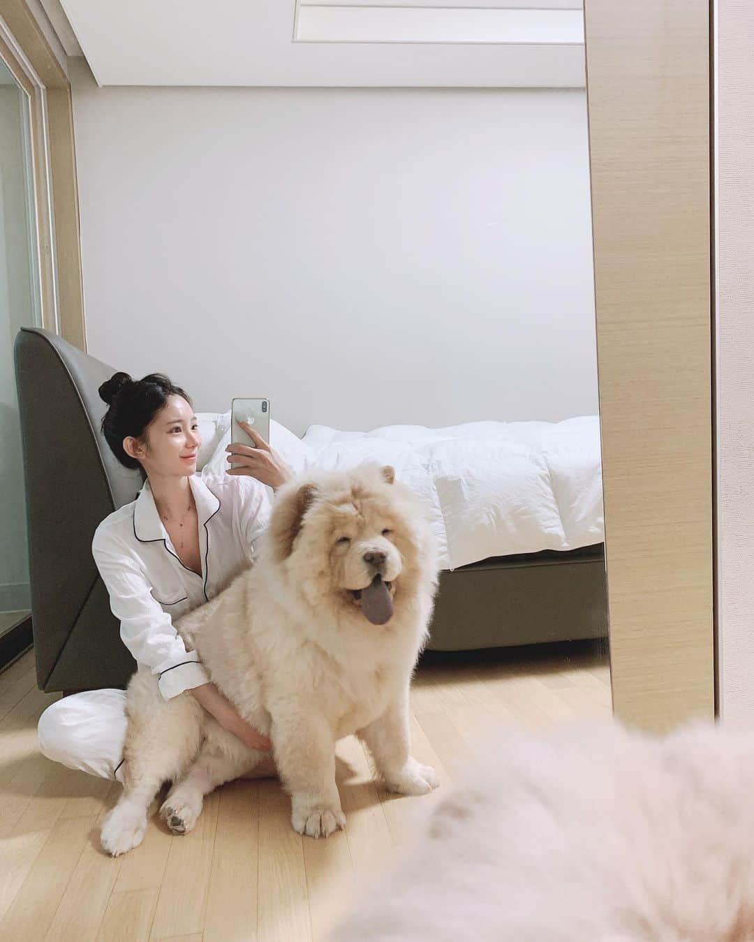 キム・ミニさんのインスタグラム写真 - (キム・ミニInstagram)「소소하게 보낸 긴 휴일의 끝 🐶 #청순일기  내일부터 고객센터가 정상운영됩니다  준비중이었던 주문건 톤업크림 홈웨어 의류 대부분 내일 출발해요 🚚  휴일동안 너그럽게 기다려주셔서 감사합니다 💛 일상복귀 파이팅이에요 🙌🏻」5月5日 22時07分 - mimiwor