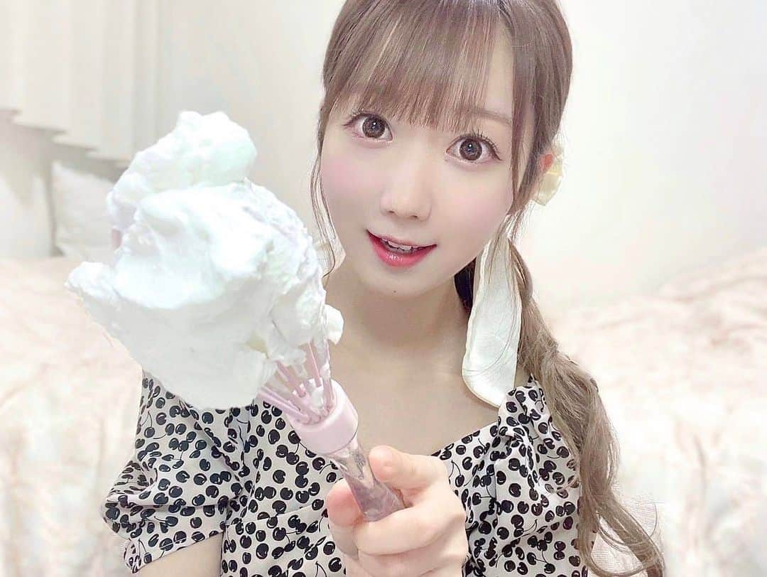 大谷映美里さんのインスタグラム写真 - (大谷映美里Instagram)「🍙 ㅤㅤㅤㅤㅤㅤㅤㅤㅤㅤㅤㅤㅤ 生クリームにレモン汁を入れると早く泡立つことを この期間で初めて知りました🍋 ㅤㅤㅤㅤㅤㅤㅤㅤㅤㅤㅤㅤㅤ 着てるのは #herlipto のチェリーワンピ🍒かわいいっ♪」5月5日 22時08分 - otani_emiri