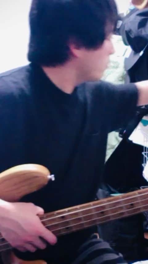 井澤惇のインスタグラム：「家にあるVinylに合わせて演奏。 Vinylは @topshelfrecords で販売されてます。 #stayhome #stayathome #おうち時間 #出だしがベースだと入れない」