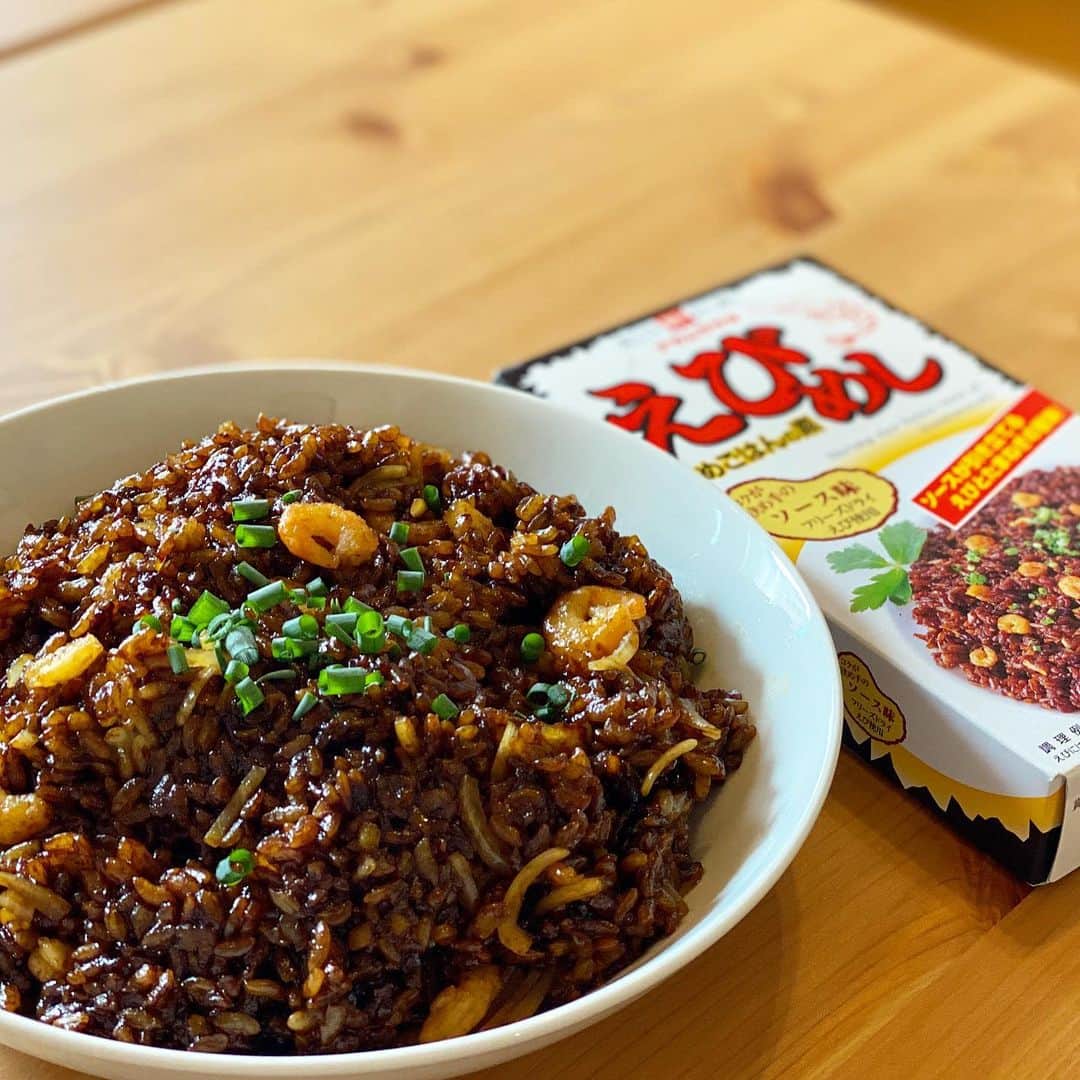 ロシアン佐藤のインスタグラム：「今日は、お昼にえびめし食べた🙆 濃厚だけどしょっぱ過ぎない不思議なソースがアクセント🤲🏻 えびのおだしもきいてる👾  岡山の視聴者さんからの頂き物でした🙆❤️ご馳走さまです🙆❤️」