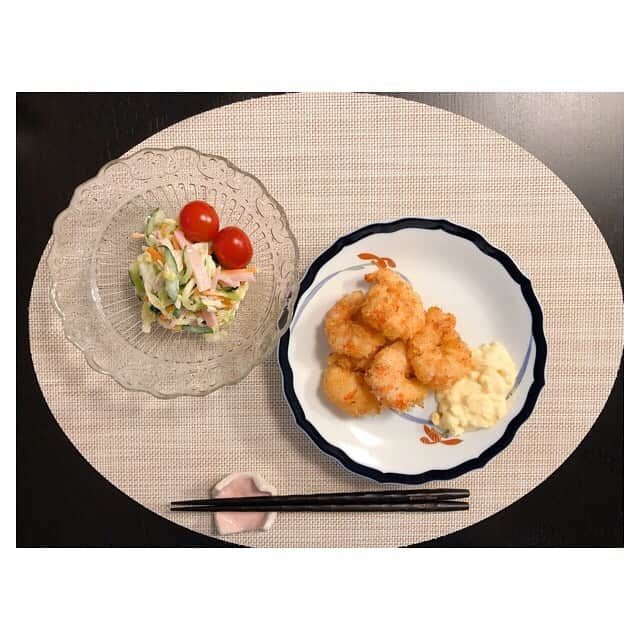 早乙女わかばさんのインスタグラム写真 - (早乙女わかばInstagram)「.﻿ 「わかば飯の記録」﻿ ﻿ 楽しんでますよ〜🤣🤣🤣﻿ ﻿ キーマカレーを作るときは﻿ アラビアンナイト歌う🍛🎶﻿ ﻿ 美味しくなる魔法だよ🧞‍♂️﻿ ﻿ 料理教室の先生が、不機嫌な気持ちで作ると美味しくなくなる🥺と教えてくれました。﻿ ﻿ なんでも楽しまなくっちゃね✨✨✨﻿ きっと料理も美味しくなる🤤﻿ ﻿ ⚠️髪が乱れており、メガネという👓完全なるお家スタイルなので😂キーマカレーを作っている様子は24時間限定でストーリーにあげてます🧞‍♂️✨﻿ ﻿ 少しでも皆さんがクスッと笑えるよう…🤣﻿ ﻿ #わかば飯﻿ #料理初心者﻿ #キーマカレー﻿ #楽しんだもの勝ち」5月5日 22時29分 - s_wakaba.94