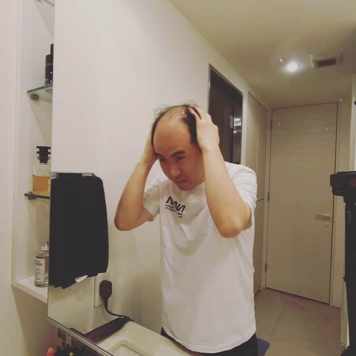 斎藤司のインスタグラム：「いやぁひどいねこれは 我ながらひどいよ プリンターもうまく使えこなせない ちっちゃいのしかできなかった泣 情けないよ。 元IT企業が聞いて呆れるよ。 Ikumou Tomonokaiだけど でもやっぱdysonだね。 #dyson #悲しみも苦しみも #吹き飛ばすドライヤー #パクソジュン #박서준  #이태원클라쓰  #もうみるドラマ多すぎて #目落ちる #ドライヤーの秒数だけ #ドキュメント #stayhome」