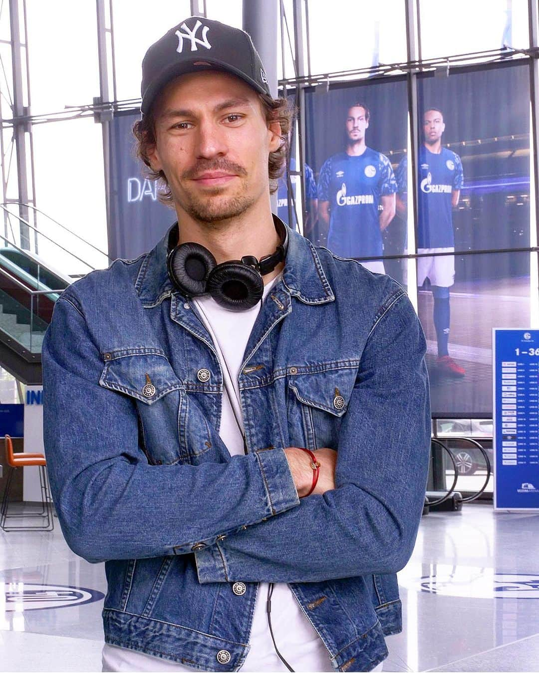 ベンジャミン・スタンブリさんのインスタグラム写真 - (ベンジャミン・スタンブリInstagram)「New video on @s04 youtube channel .. about 0️⃣4️⃣ of my favorite jersey ! Hope you will enjoy it 😁」5月5日 22時54分 - benjaminstambouli