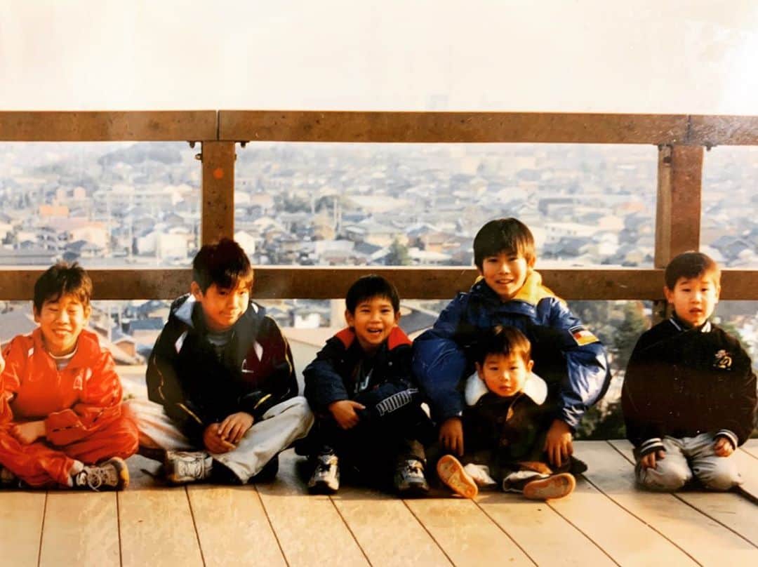 浅野拓磨のインスタグラム：「こどもの日。 どれが俺かわかるかな？  In Japan today is children’s day.  #5.5 #こどもの日 #浅野家 #6人兄弟 今は6男1女 #3男 浅野拓磨 #4男 浅野雄也」