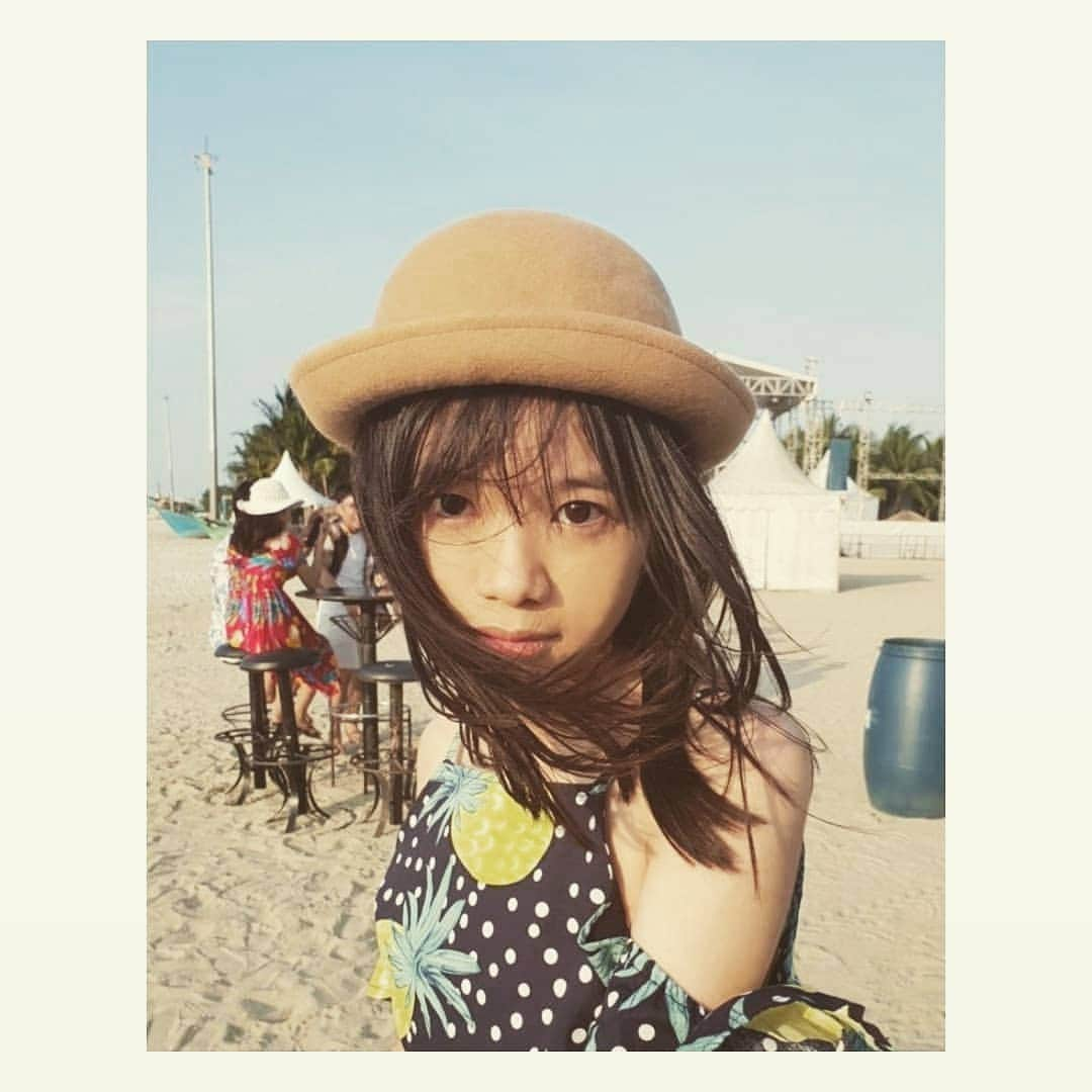 シンディ・ユフィアのインスタグラム：「Windy Yuvia #okinawa #beach #justforfun #pantai」