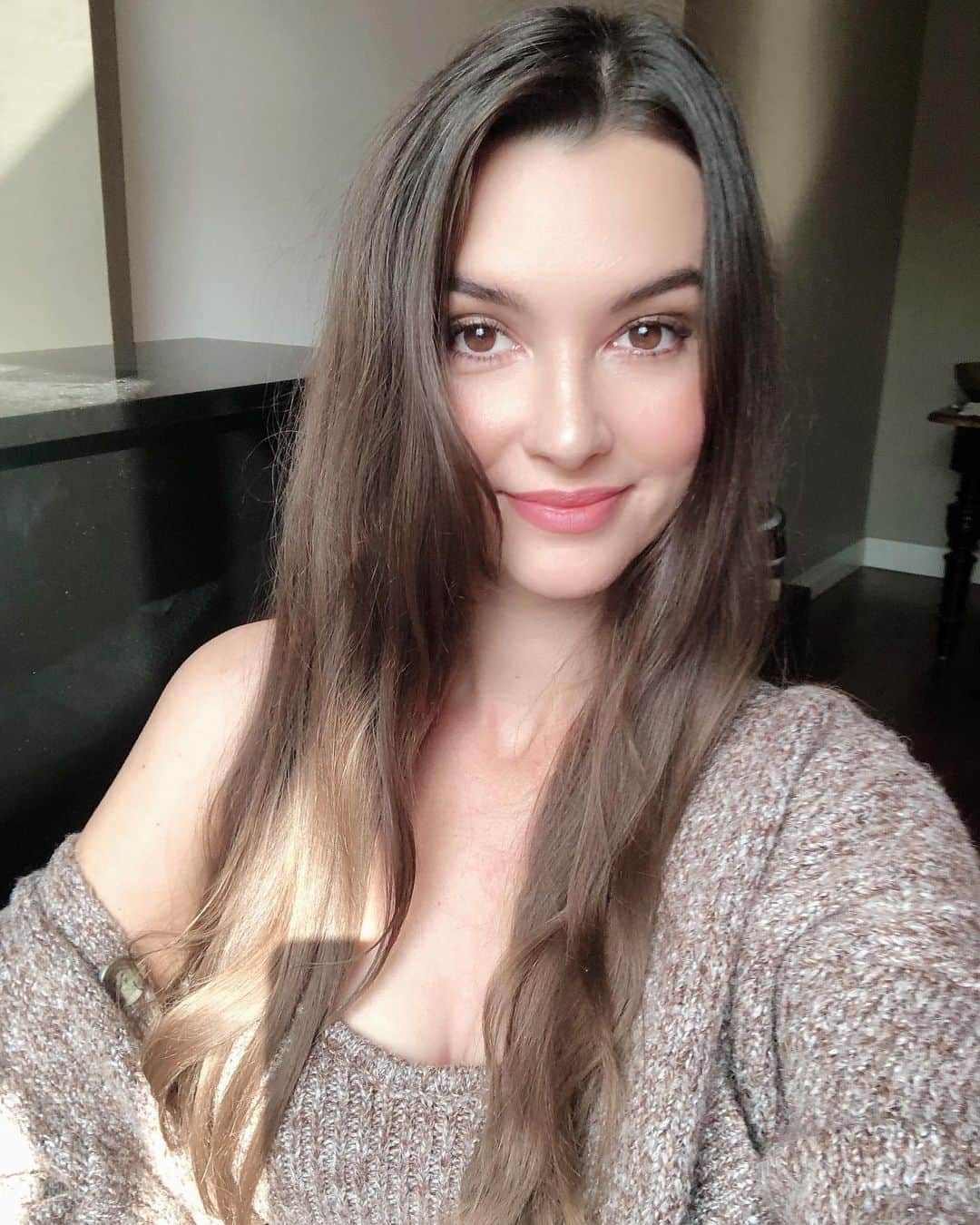 Leyla Lydia Turgutluのインスタグラム：「🤳🏻」