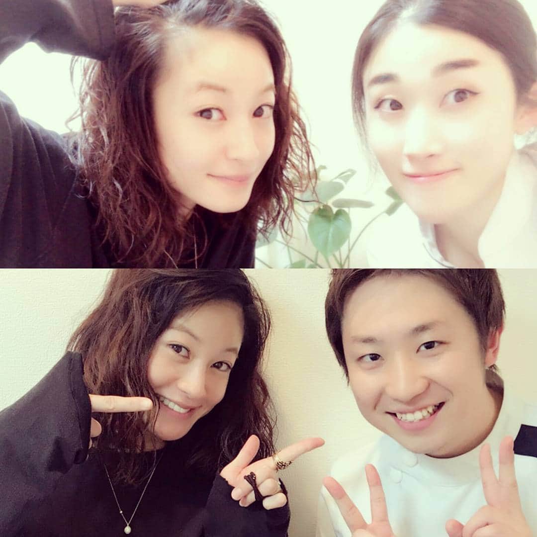 のインスタグラム：「小顔科学研究所にて 研究されてる人。  #小顔ぷらす #がっつり整体 #月１のメンテナンスで #ゴリゴリを解消しつつ #爆睡  肩がゴリゴリ言いすぎて笑われるとゆう。  #お陰さまで生き返る関節達 #お腹の奥の筋肉マッサージが #腰痛解消になったり #顔が伸びてましたと言われたり #自分じゃできないことがいっぱい  プロの手に任せる時間。  ありがたい。  @kogaokagaku  @y.terue  ふたりのコンビネーションに身を委ねた日。 m(__)m  #沖縄イベントへ #go」