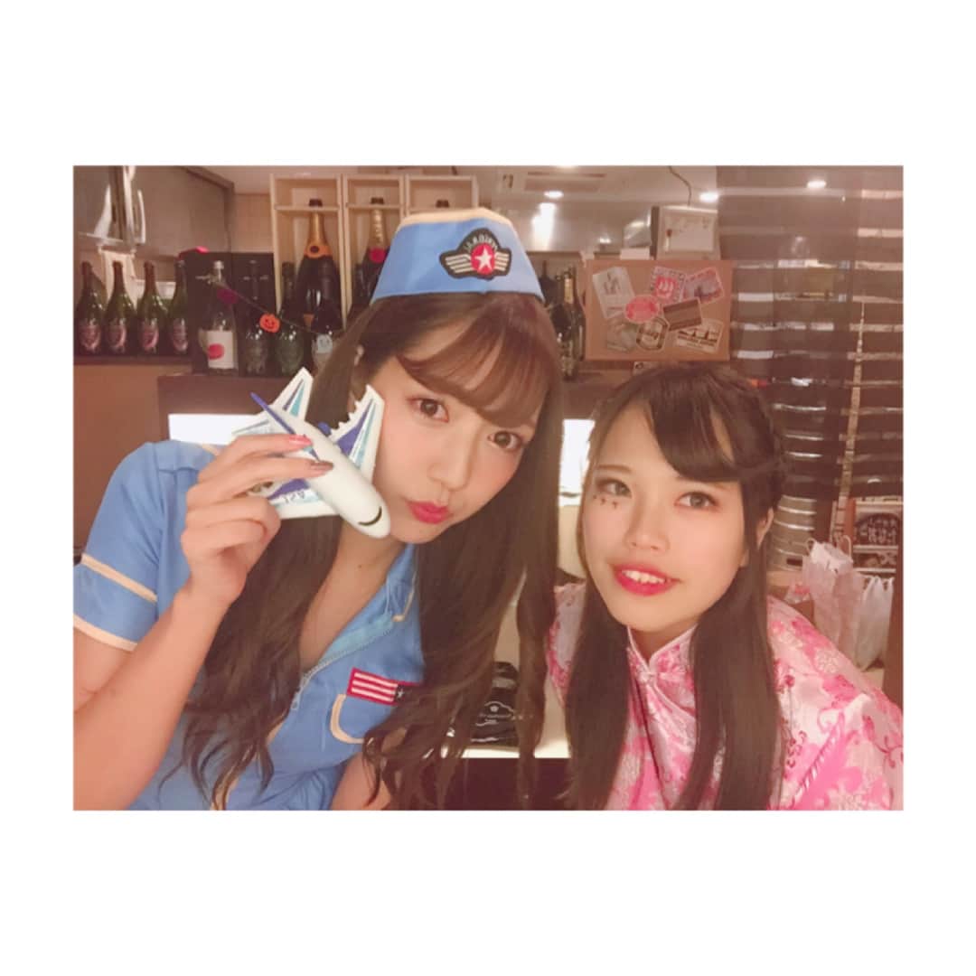 野中美郷さんのインスタグラム写真 - (野中美郷Instagram)「#焼肉IWA #IWAガール みんな魅力的だから勝手に紹介😊笑 ＊ ＊ ＊ 🎀みなみ(1〜3枚目) ペアコスチュームした♡ 最近似てるって言われるけど、 みなみのほーが愛想良くて◎ 女の子らし過ぎて可愛いよ🐰💕 #ザ女子 👏 見習います🙇‍♀️ 。笑 ＊ ＊ 🎀せいな(4.5枚目) せいなは妹みたいに可愛い😊 懐っこくて明るくてさいこう♡ うるさいくらいよく喋る㊙︎し、よく笑う❤️ 言葉のチョイスたまにヘン🙊笑 ちょくちょく遊ぶなか👗👑 ＊ ＊ 🎀みきちゃん(6.7枚目) お料理上手！❤️😍 よく「みきちゃんと結婚したい」って言ってた😂 物事冷静にみてて話し楽しい😂♡笑 私が大人気なくふざけてばっかりなのいつも笑ってくれる☺️ #優しい ＊ ＊ 🎀あいむ(8.9枚目) 私がいつもベタベタくっつくあいむ☺️笑 歳が7個？離れてるのに安心する😂♡ 本当に純粋で真面目で一生懸命でドジで可愛い。。 ほっておけなくて凄いいじっちゃう🙏笑 #韓流好き 🇰🇷 ＊ みんな私より遥かに若い☺️笑 あと少しだけど、たくさんみんなとも思い出作ろ♡♡」11月2日 7時31分 - n.mi3sa3to10
