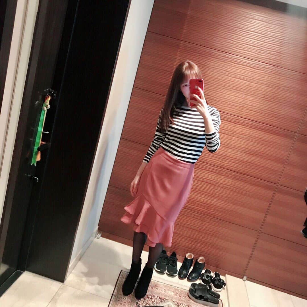 のインスタグラム：「2枚目はコートあり💁まだメイクしてないから顔隠す。笑 #ootd #fashion」