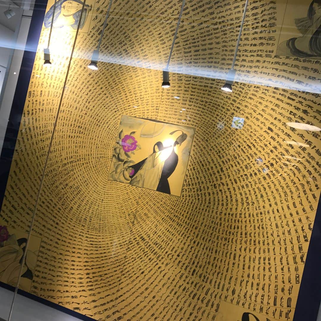 鈴木暁昇のインスタグラム：「* ◆一流の書◆ * 尊敬する及川扇翠先生の個展へ。 * 磨きあげられた技術と感性に裏付けされた作品には魅了される。 * まさに一流の書。 * 【及川扇翠先生】 * 産経国際書会 理事／東西書芸会 常務理事／国内外で個展多数 * #書道 #習字 #鈴木曉昇 #和 #wabisabi #calligraphy #follow #筆文字 #写経 #artistic #ペン字 #beautiful #chinesecalligraphy #墨 #sumi #書法 #japan #手書き #美文字 #手書きツイート #japaneseculture #日本 #chineseculture」