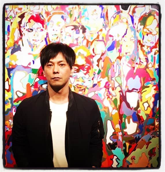 井上聡のインスタグラム：「どこかのタウン雑誌の表紙風  #特集 僕たちのカレー100選 #冬到来！正しいカイロの貼り方 #楽譜が読めなくても叩けるドラム術 #超簡単サモハンキンポー風ボブカット #オートマ山本の試乗するぜ！BMW編 #先取り今から考えるGW #コラム出前生活 最終回 #オリジナルトートバッグ付録 #次号は年末特大号 ※表紙のモデル  井上聡さん」