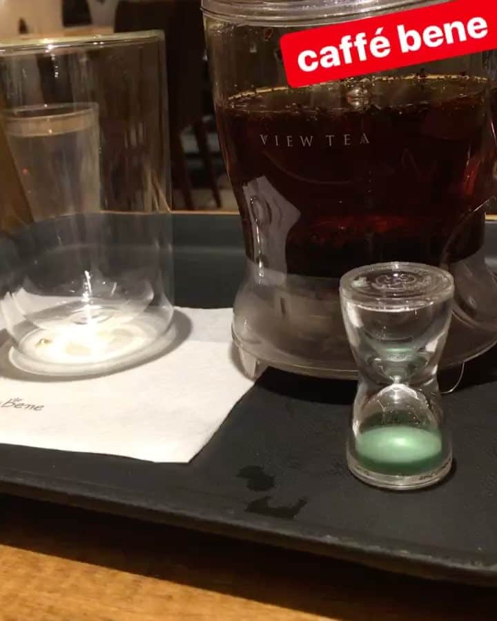 西尾季隆のインスタグラム：「韓国にたくさんあって、行くたびよく入った『caffé bene』。 赤坂にあるからたまに行きますが、紅茶は初めてでした。 すごくうまく出来てる！」
