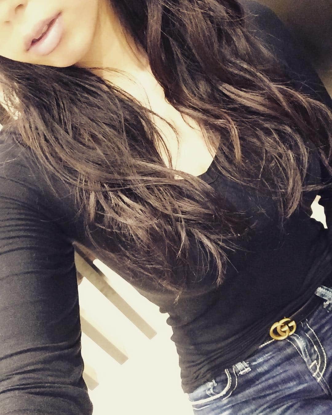 佐山愛のインスタグラム：「・ snowで撮った写真や動画は デカ目&小顔効果でかなり詐欺なので、 痩せたとか可愛くなったと思ったら それはアプリのおかげですw ・ けど、実際ちょっと痩せたから デニムにお腹のお肉が乗らなくなったよ♪ ・ 下っ腹のぽよぽよはちょっと残しつつ ウエストのくびれを強化したい😙 ・ ・ それにしてもすごい雨☔️ ・ 2週連続で台風とか、 お空の神様御乱心なのかな？ ・ みんな気をつけてね💦」