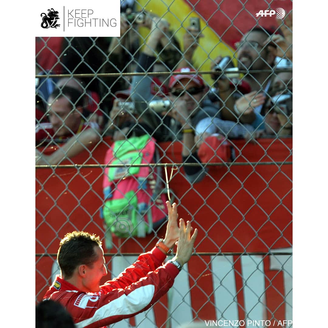 ミハエル・シューマッハさんのインスタグラム写真 - (ミハエル・シューマッハInstagram)「An emotional day for Michael on 29 October 2006 at the Ferrari day in Monza, with big acts of friendship and also some tears. Michael kisses his Ferrari from the 2006 season, a present from the Team. #TeamMichael #KeepFighting  Ein emotionaler Tag für Michael am 29. Oktober 2006 beim Ferrari-Tag in Monza, mit grossen Abschiedsgesten und auch einigen vergossenen Tränen. Michael küsst seinen Ferrari der Saison 2006, den das Team ihm schenkt. #TeamMichael #KeepFighting @scuderiaferrari @jean.todt @keepfighting」10月29日 19時55分 - michaelschumacher
