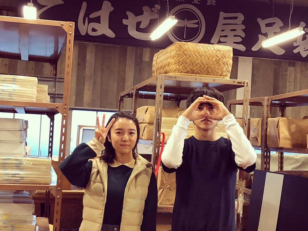 TBS「陸王」のインスタグラム：「#陸王 放送まであと３０分‼️ #tbs #陸王ファミリー #池井戸潤 #山﨑賢人 #上白石萌音 #カウントダウンはまだまだ続くよ #皆さん台風大丈夫ですか☔️ #今日のマラソン撮影は無事雨の中ですが撮りきりました🙆‍♂️」