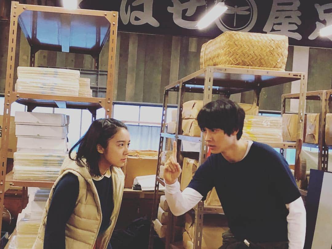 TBS「陸王」のインスタグラム：「‪放送まであと１分‼️‬ ‪#tbs #陸王 #陸王ファミリー #池井戸潤 #山﨑賢人 #上白石萌音 ‬ ‪#カウントダウンはこれでおしまい🕘‬ ‪#TL荒らし失礼致しました🙆‍♂️‬ ‪#それでは第２話をごゆっくりお楽しみください📺‬」