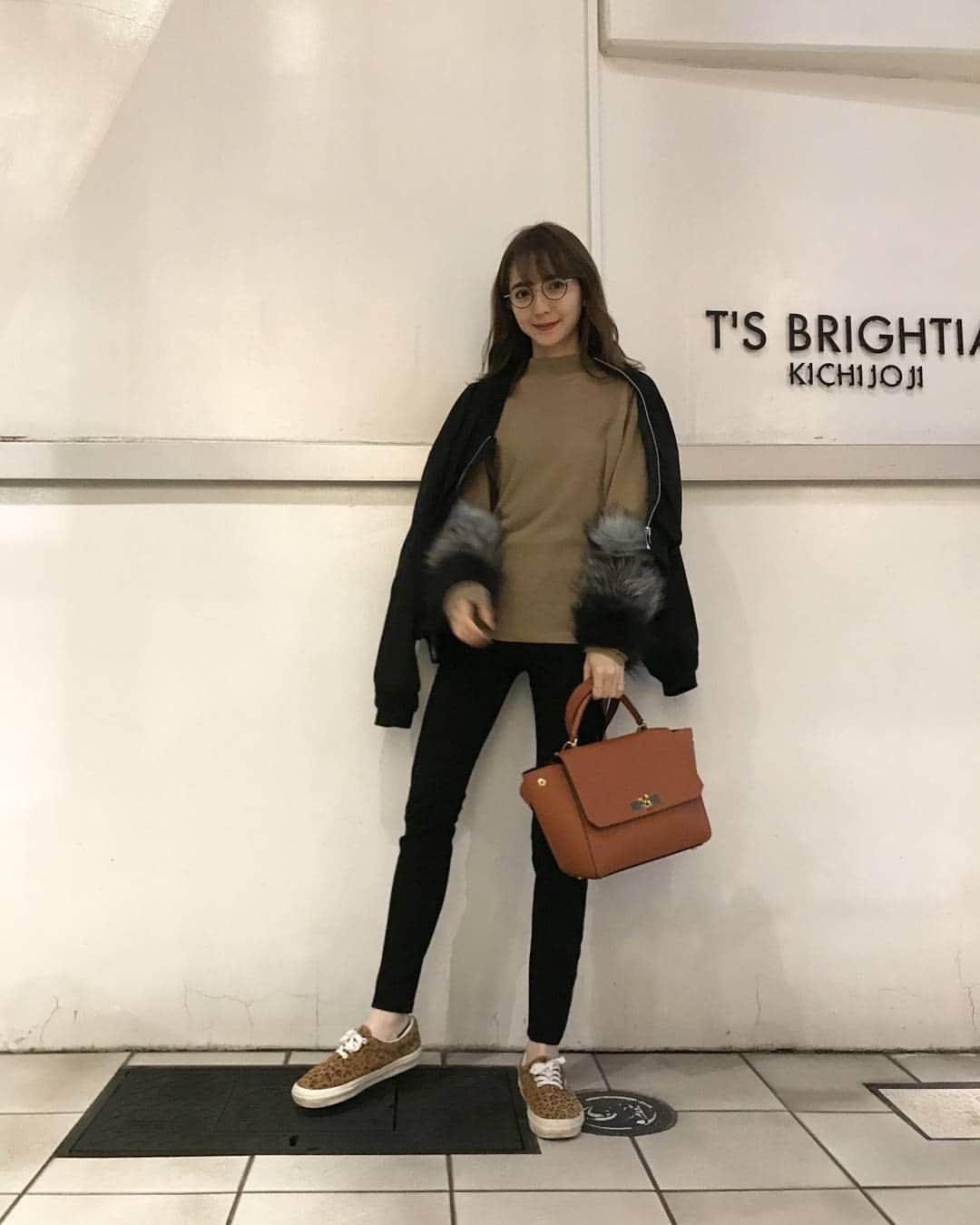 平木愛美のインスタグラム：「💛 こないだの吉祥寺。ゆるりと。マヤっちとふらっとタイ料理食べたり。  #私服 #愛美ふく」
