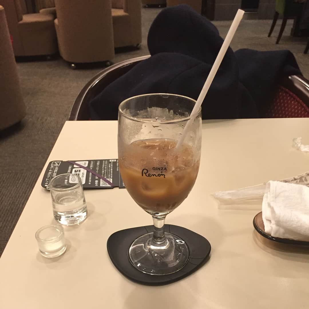 昴生さんのインスタグラム写真 - (昴生Instagram)「東京で一人で喫茶店。  #今東京で一人 #亜生は朝からピンの仕事 #おれは夕方まで何もない #ホテルは11時チェックアウトで出された #そして何故か新宿に行く #そして新宿を彷徨い歩く #一人でランチ #一人でコーヒー #東京の喫茶店は20分くらいおったら温かいお茶が出てくる #そして今から一人で映画 #猿の惑星 #一人で寂しいと思ったでしょ #意外と楽しいんですよ #一人でディズニー行こうと思ったくらい #さすがにやめたけど #ちなみにLAをやってるのは20歳くらいの時の僕 #とりあえず今暇なんですよ」10月30日 13時26分 - mikikousei