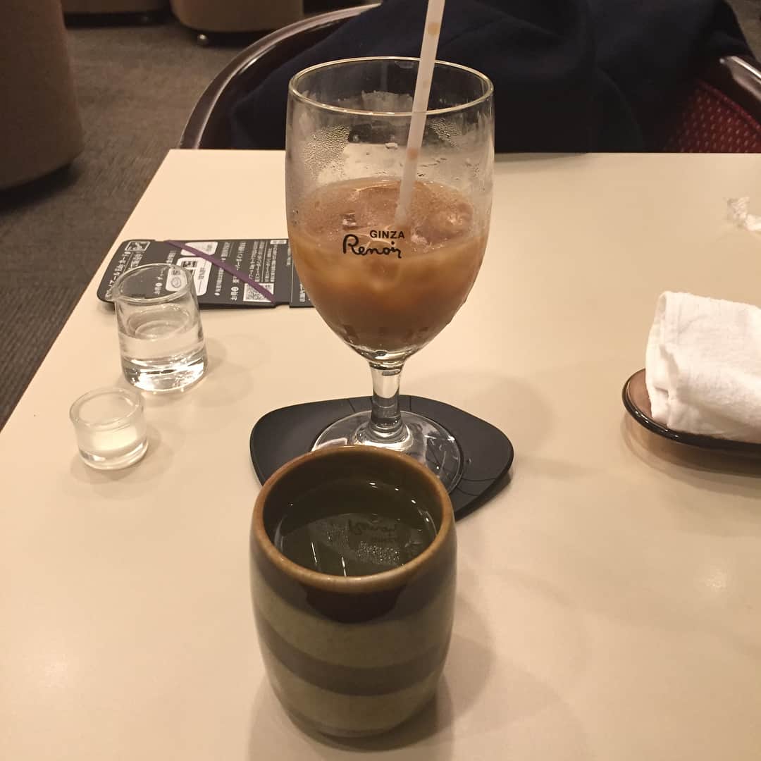昴生さんのインスタグラム写真 - (昴生Instagram)「東京で一人で喫茶店。  #今東京で一人 #亜生は朝からピンの仕事 #おれは夕方まで何もない #ホテルは11時チェックアウトで出された #そして何故か新宿に行く #そして新宿を彷徨い歩く #一人でランチ #一人でコーヒー #東京の喫茶店は20分くらいおったら温かいお茶が出てくる #そして今から一人で映画 #猿の惑星 #一人で寂しいと思ったでしょ #意外と楽しいんですよ #一人でディズニー行こうと思ったくらい #さすがにやめたけど #ちなみにLAをやってるのは20歳くらいの時の僕 #とりあえず今暇なんですよ」10月30日 13時26分 - mikikousei