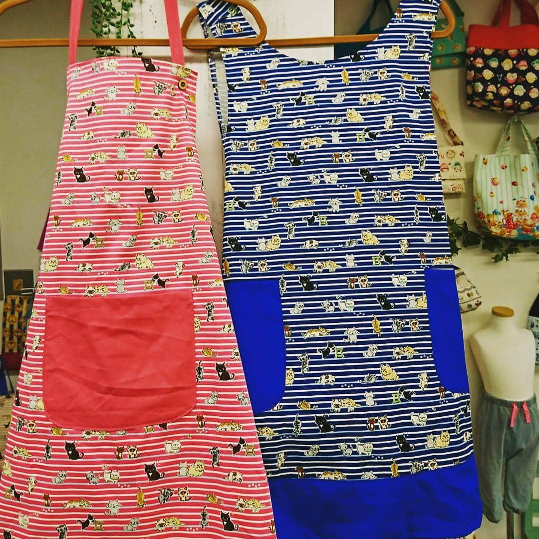 KOKKAのインスタグラム：「綿ツイルの猫柄生地 100% cotton twill lots of cats printed.  IO-90130-2 . . #kokka  #fashion  #textile  #fabric  #japanesefabric  #kokkafabric  #cats  #Bengal  #Himalayan  #munchkin #Scottishfold  #Abyssinian  #kawaii  #instagood  #like4like  #handmade  #sewing  #quilting  #コッカ #ファッション  #生地 #エプロン #レッスンバッグ #アメショー #ロシアンブルー #マンチカン #手作り #ハンドメイド #かわいい」