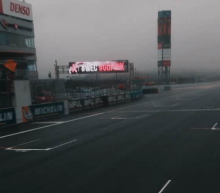 ジェームズ・ロシターのインスタグラム：「My friend @cmeves came to check out the WEC race in Fuji! This was his view 🎥🎬」
