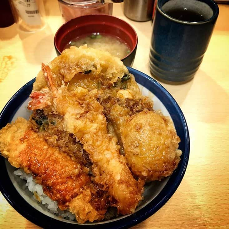 Top Tokyo Restaurants_のインスタグラム：「#toptokyorestaurants matsutake mushroom tempura don ||📷: @camera_eats_1st ||📍Tenya」