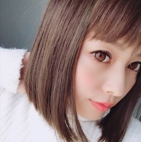 植田せいらのインスタグラム：「✂︎ ・ ・  切りたくて切りたくて✂︎ 思い立ったら即行動！ あーすっきり！ シャンプーもブローも楽ちんで最高だ♡ ・ ・  #ヘアカット #切りっぱなしボブ」