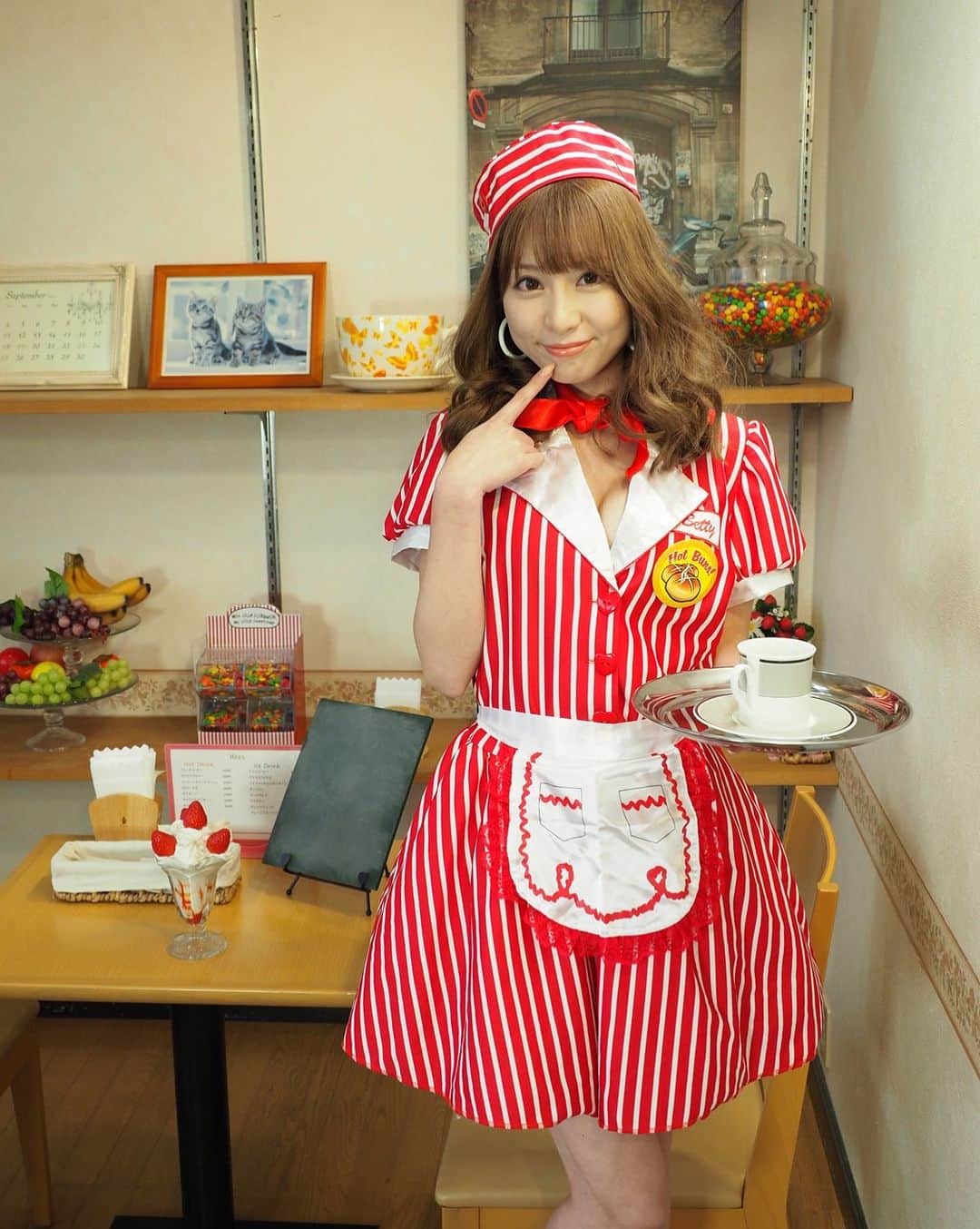 堀尾実咲のインスタグラム：「🎃🍨🎃 #halloween  #ハロウィン  #仮装 #ウエイトレス」