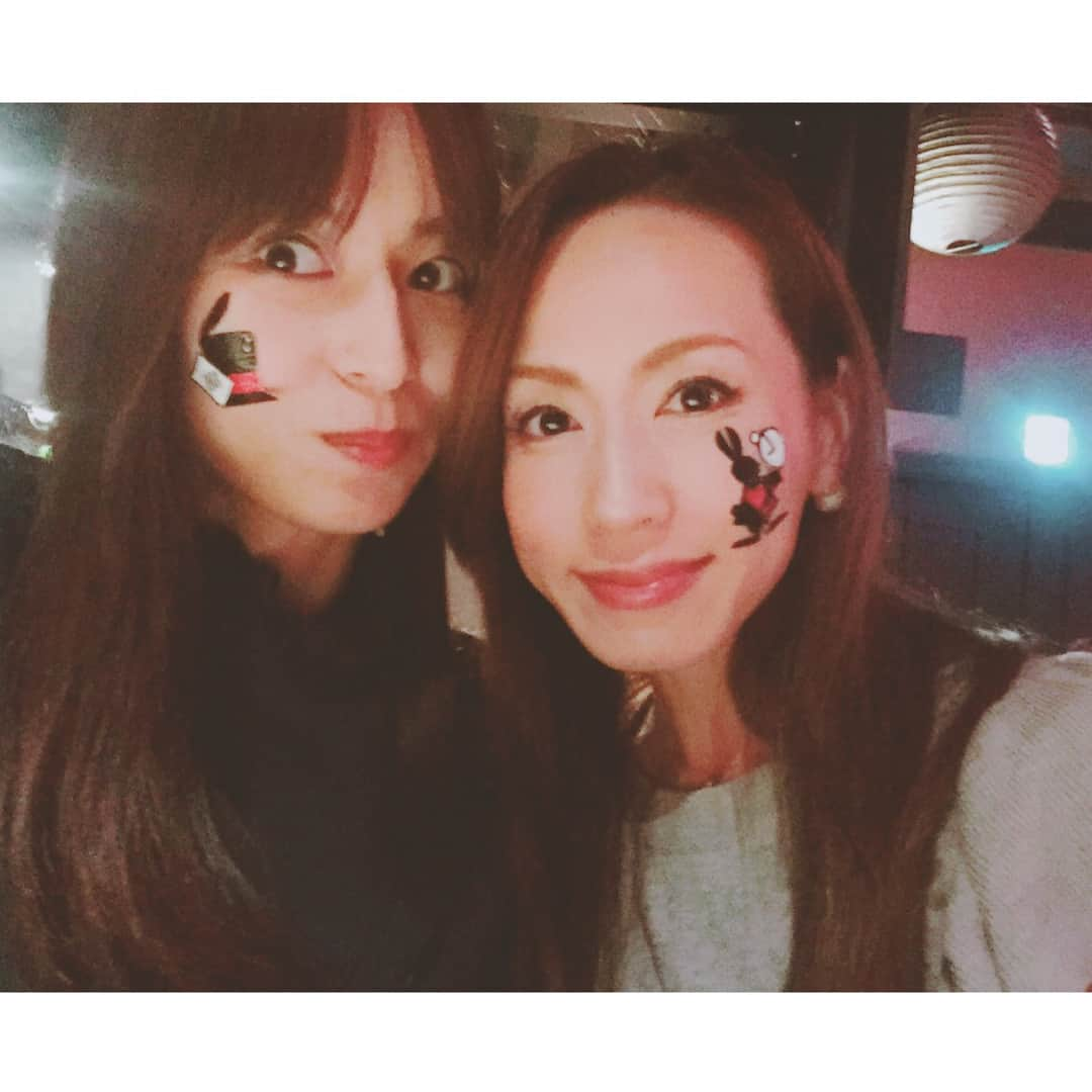 井川絵美さんのインスタグラム写真 - (井川絵美Instagram)「昨夜はFMharo!のファン感謝祭へ🎃 jam9のライブやポルテシアターのお料理やパーソナリティ大集合で盛り上がりました👻 1枚目は同じ番組を担当している太田陽子ちゃん♡美しすぎて、みんなで浜松の十和子って呼ぶことにしました😂そしてB型のスーパーサバジョ。笑 そして小6男子のママ！かっこいいなー十和子さん♡ #FMharo #FMハロー」10月31日 10時00分 - igawa_emi