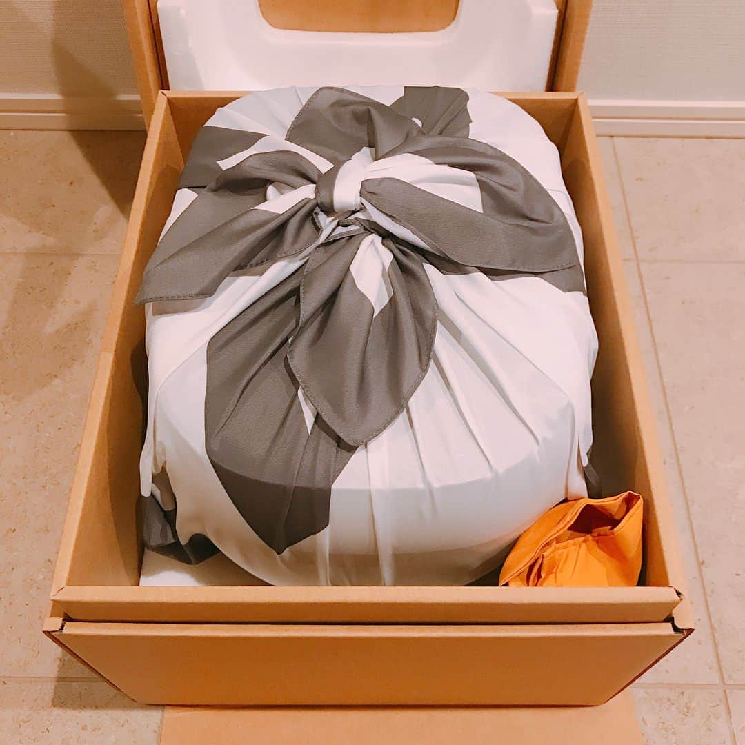 佐々木希さんのインスタグラム写真 - (佐々木希Instagram)「我が家に グランエックスが届いた時♡ 開ける作業物凄く胸が高まりました！ 風呂敷に包まれて…素敵✨  #グランエックス#GRANDX#炊飯器#タイガー」10月31日 18時24分 - nozomisasaki_official