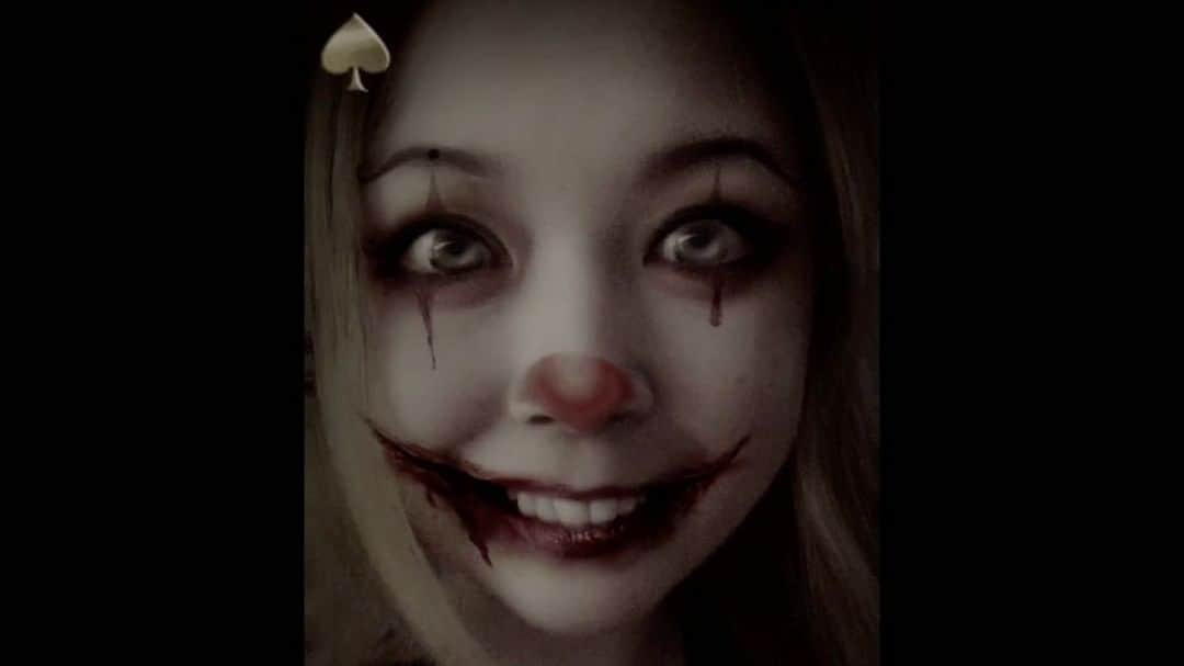 川瀬智子のインスタグラム：「HAPPY HALLOWEEN🎃 #サウンド注意⚠️🚨 TMY MUSIC STORE👀🎧✨✨にて  LIVING DEAD DINER GIRL (Halloween Remix)と february6ニューALに入るか入らないかまだちょっとわからない曲🙂  KITTY NINJA  を配信中💕  ライプレ用に制作されたインストを何度も聴いているうちに歌詞が出来てしまって歌ってみた。English ver.をアルバムにいれるかも...まだわからないや🤡  ぜひ2曲ともDLしてみてね🖤どちらかでもうれしいよ🤡  #FC会員はアプリで聴き放題よ😊  ここはURL貼れないのでTwitterの固定メッセージからチェケラウよろでござます。  Q-pot.おばけちゃんパステルは、フェブラリーすべてTY🙏🏻💕SOLD OUT  バッグチャームはおそらくもう完売します。とのことで動画に登場しておりませんw がお早めに🤡ブローチあまり動かないと聞いて心配でしたがいつのまにか TY🙏🏻💕SOLD OUT😇ほっとしやした。  わたしが推してるヘヴンリーのネックレスは狙い目です💟 #宣伝部部長 #まりあんぬNINJAも出演中」
