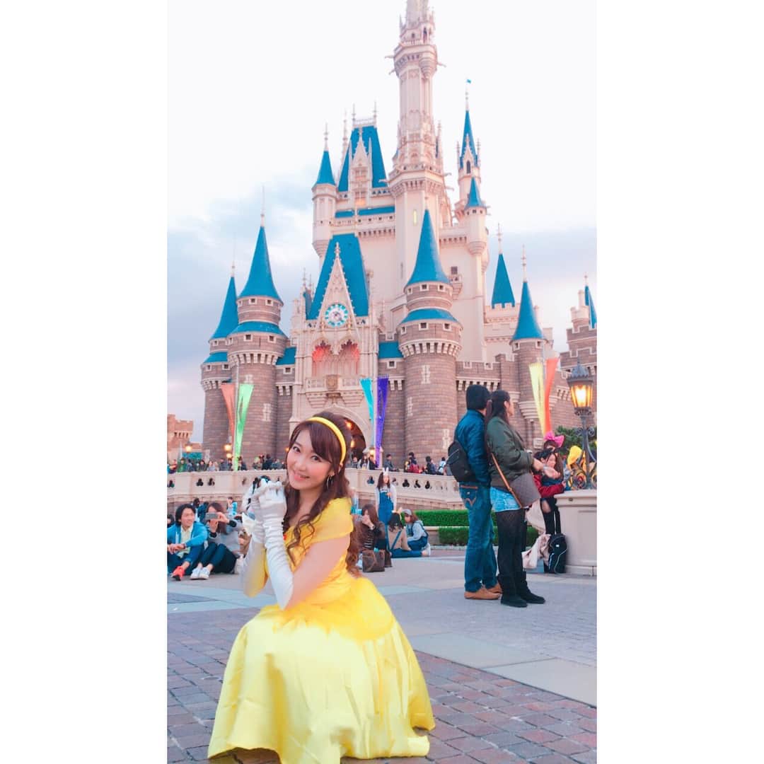 のインスタグラム：「美女と野獣より ベル♡ . ‪#Halloween‬ ‪#ハロウィン‬ ‪#ディズニープリンセス‬ ‪#ベル‬ ‪#美女と野獣‬ ‪#仮装‬ #黒田絢子」