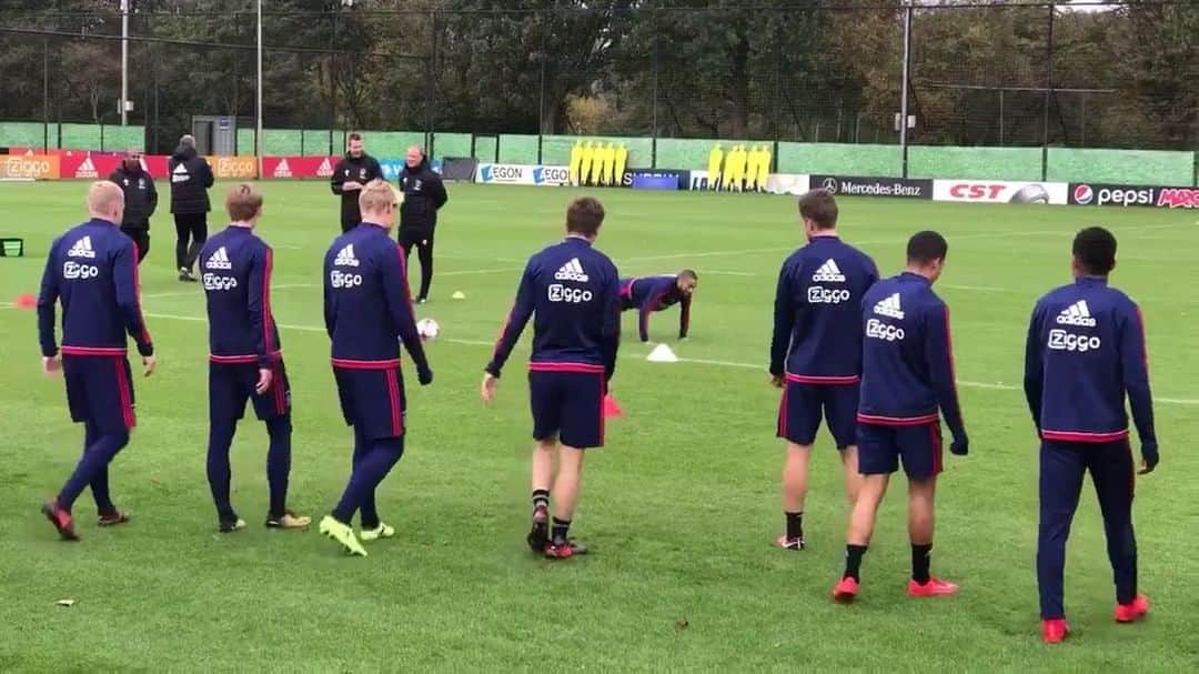 ジョエル・フェルトマンのインスタグラム：「Where are you going @hziyech? 🤣」