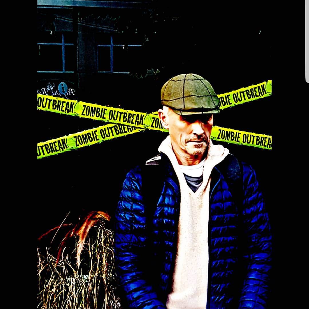 のインスタグラム：「Happy Howlaween @#iZombie #the_robert_knepper_official」