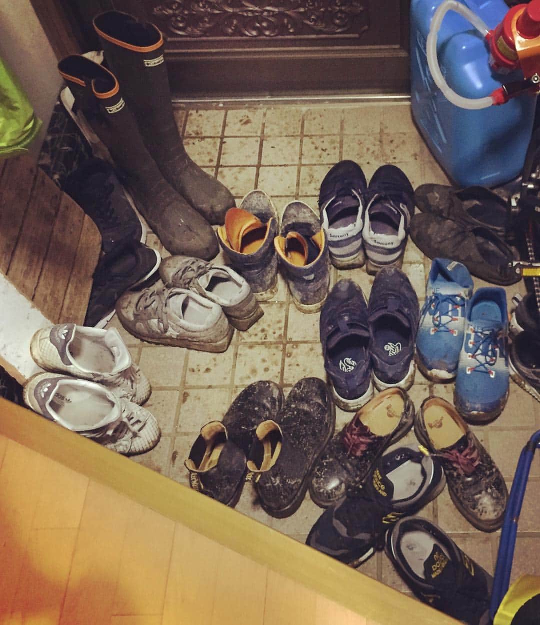 七尾旅人のインスタグラム：「泥まみれの靴たち . （自分自身しかわからない、だいじな写真^^） . . .」
