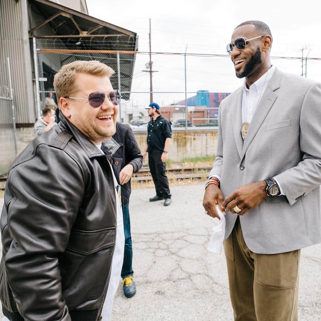 ジェームズ・コーデンのインスタグラム：「Had a brilliant time with @kingjames for our season finale of @CarpoolKaraoke! Watch it now on @AppleMusic.」