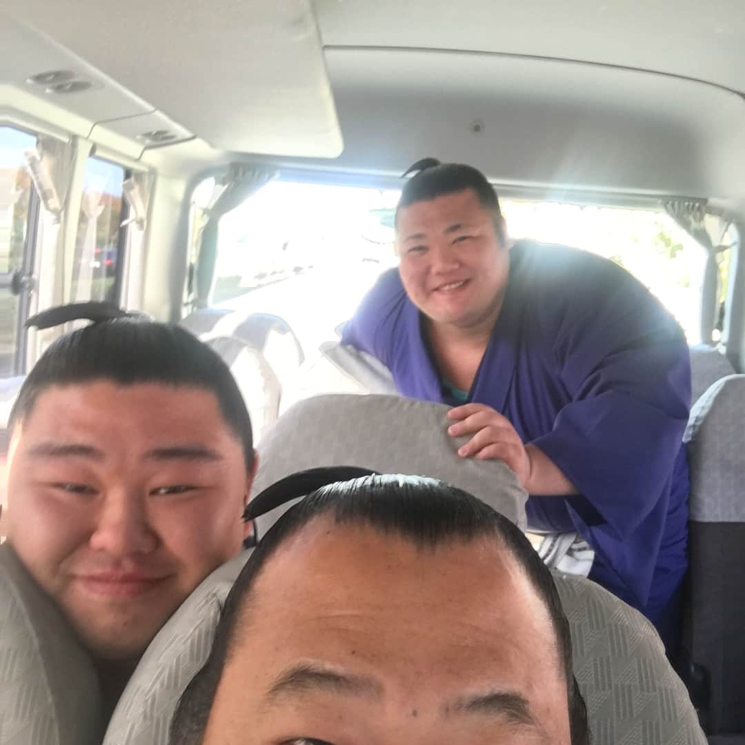 豊ノ島大樹さんのインスタグラム写真 - (豊ノ島大樹Instagram)「今から大分県は玖珠に向かいます❗️ 毎年恒例行事です❗️ OBの雷峰さんに呼んで頂いてます☆ 毎年ありがとうございます😊 https://tabelog.com/oita/A4404/A440404/44002754/  #豊ノ島 #大分 #玖珠 #正代 #豊山 #食蔵雷峰」11月1日 14時31分 - toyonoshima_daiki